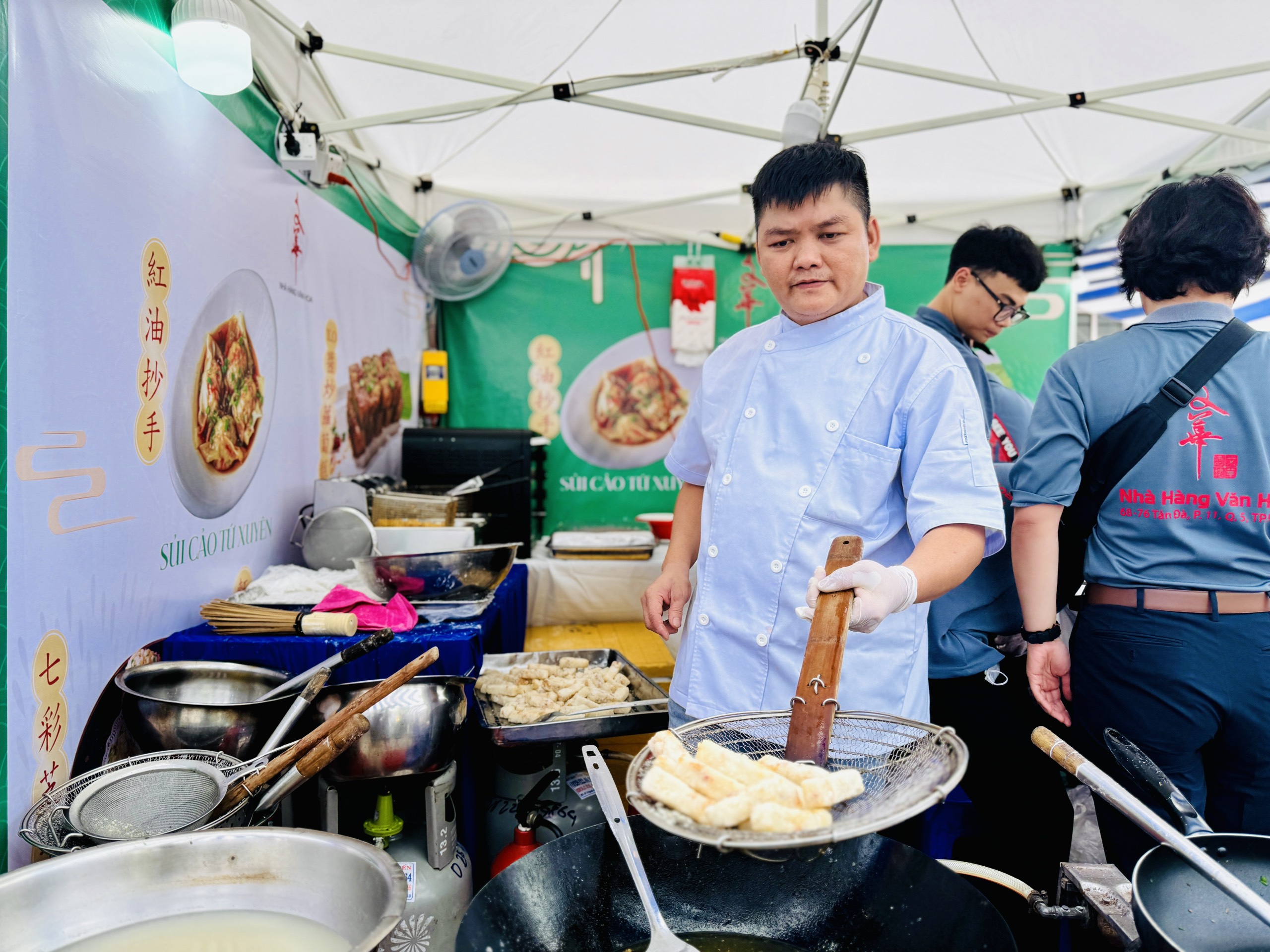 Lễ hội ẩm thực Chợ Lớn ở Q.5: Đa dạng món ăn ngon, người dân thoải mái lựa chọn- Ảnh 8.