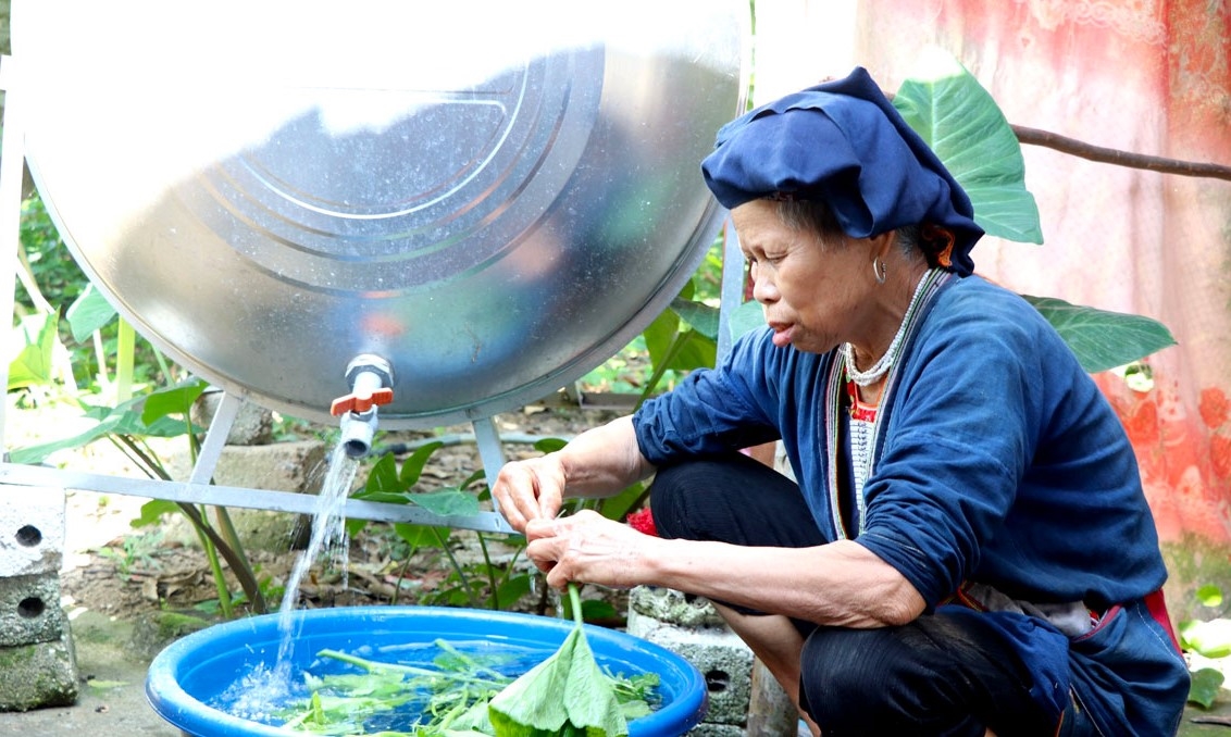 Người dân thôn Tân Dân, xã Hợp Hoà (Sơn Dương) được vay vốn chính sách đầu tư công trình nước sạch.