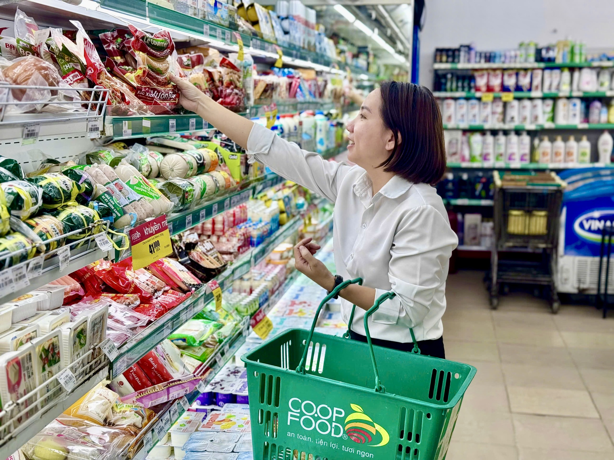 Co.op Food tung ngàn ưu đãi mừng tuổi 16 - Ảnh 2.