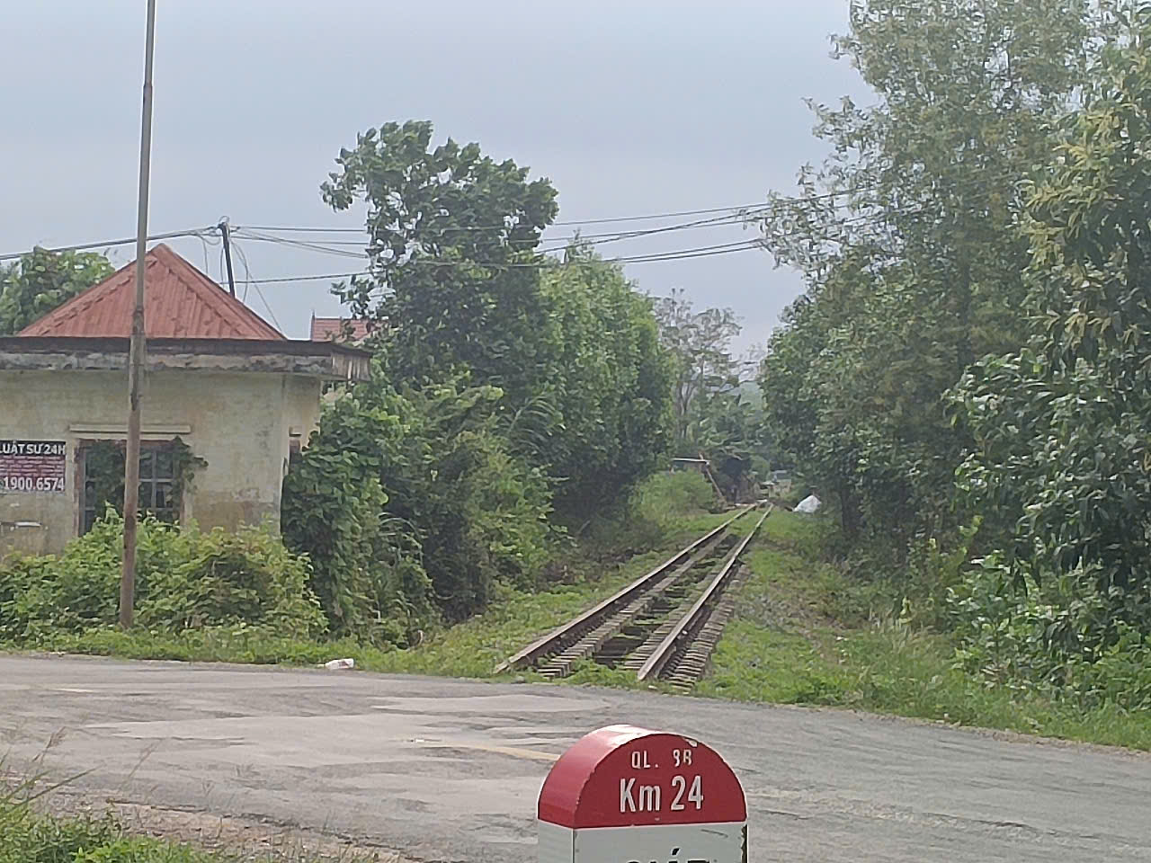 VIDEO: Tuyến đường sắt dài 32 km bỏ hoang suốt 12 năm- Ảnh 8.