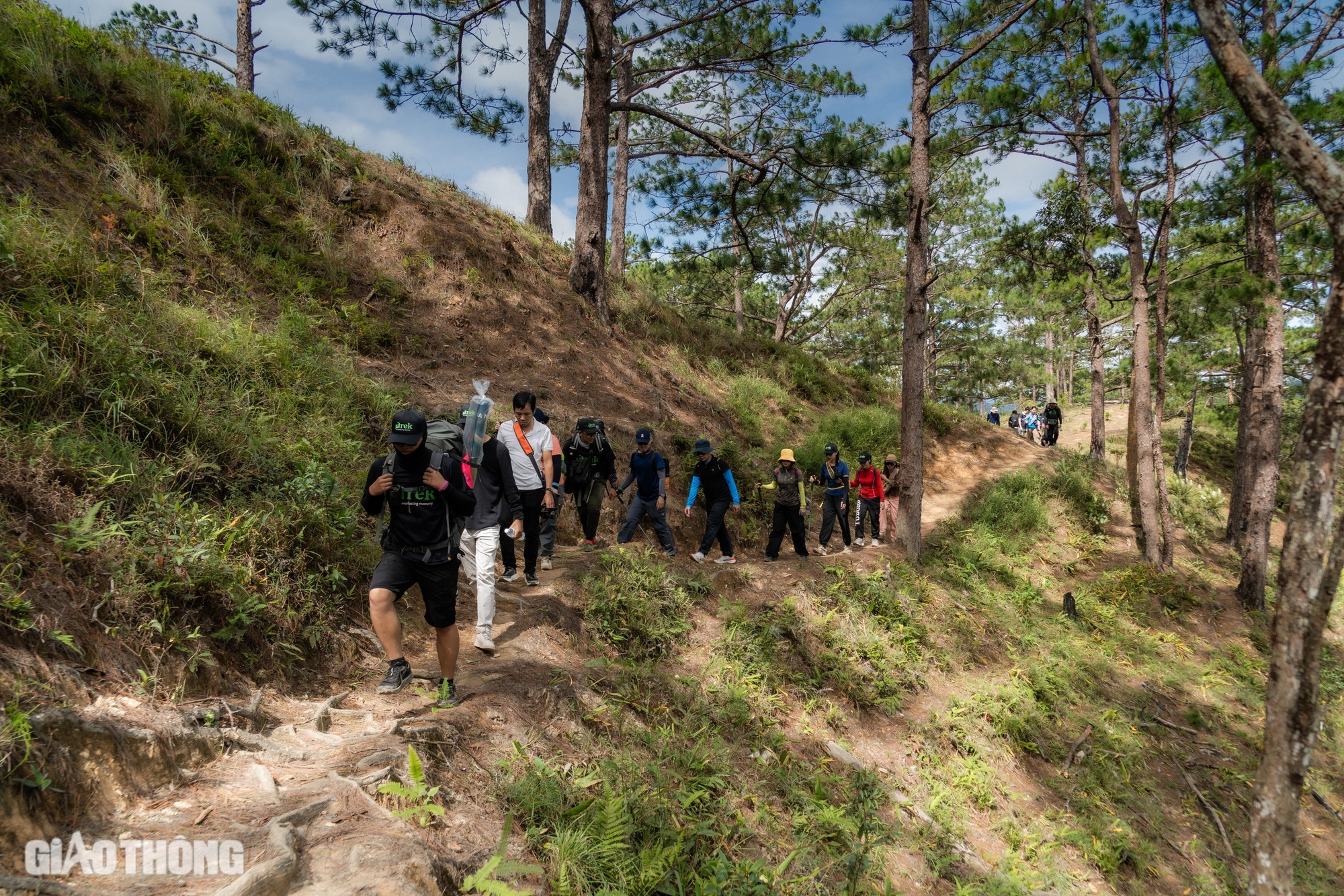 Trải nghiệm hai ngày không điện thoại, chinh phục cung đường trekking đẹp nhất Việt Nam- Ảnh 7.