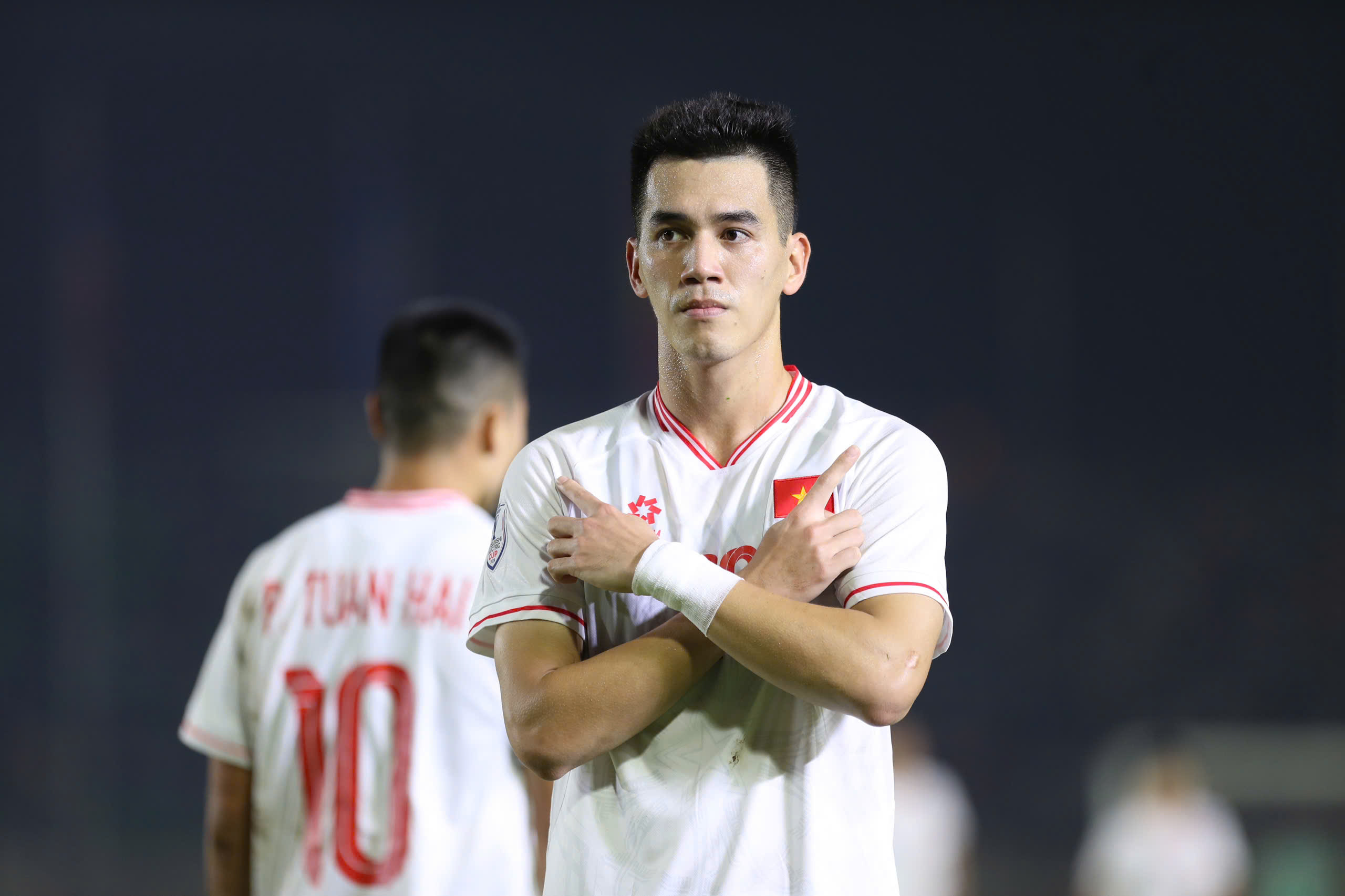 AFF Cup: Mặt sân Việt Trì đẹp, đội tuyển Việt Nam đã có thể đá đẹp?- Ảnh 2.