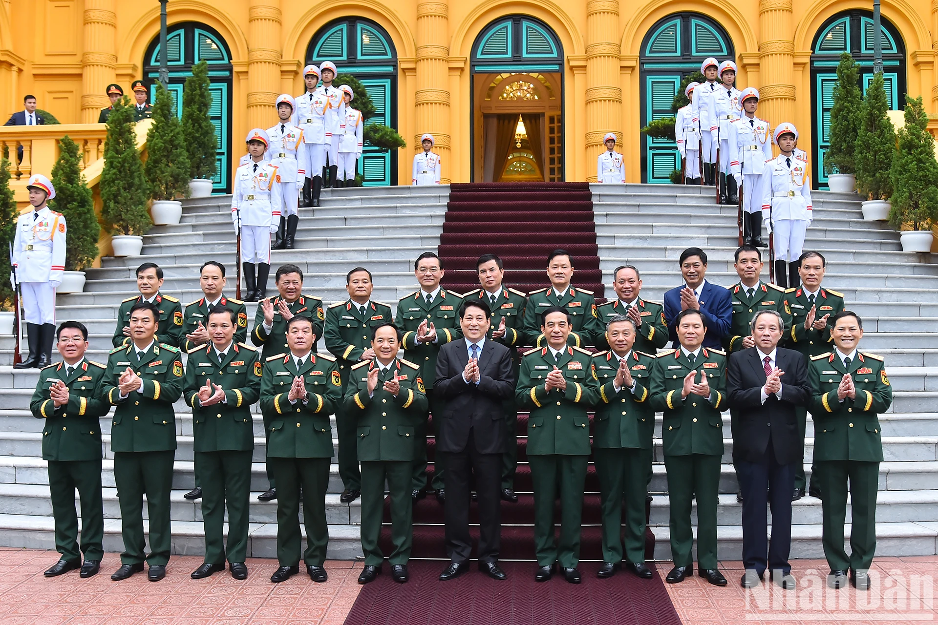 [Ảnh] Chủ tịch nước Lương Cường trao Quyết định thăng quân hàm Thượng tướng cho Phó Chủ nhiệm Tổng cục Chính trị Quân đội nhân dân Việt Nam Lê Quang Minh ảnh 11