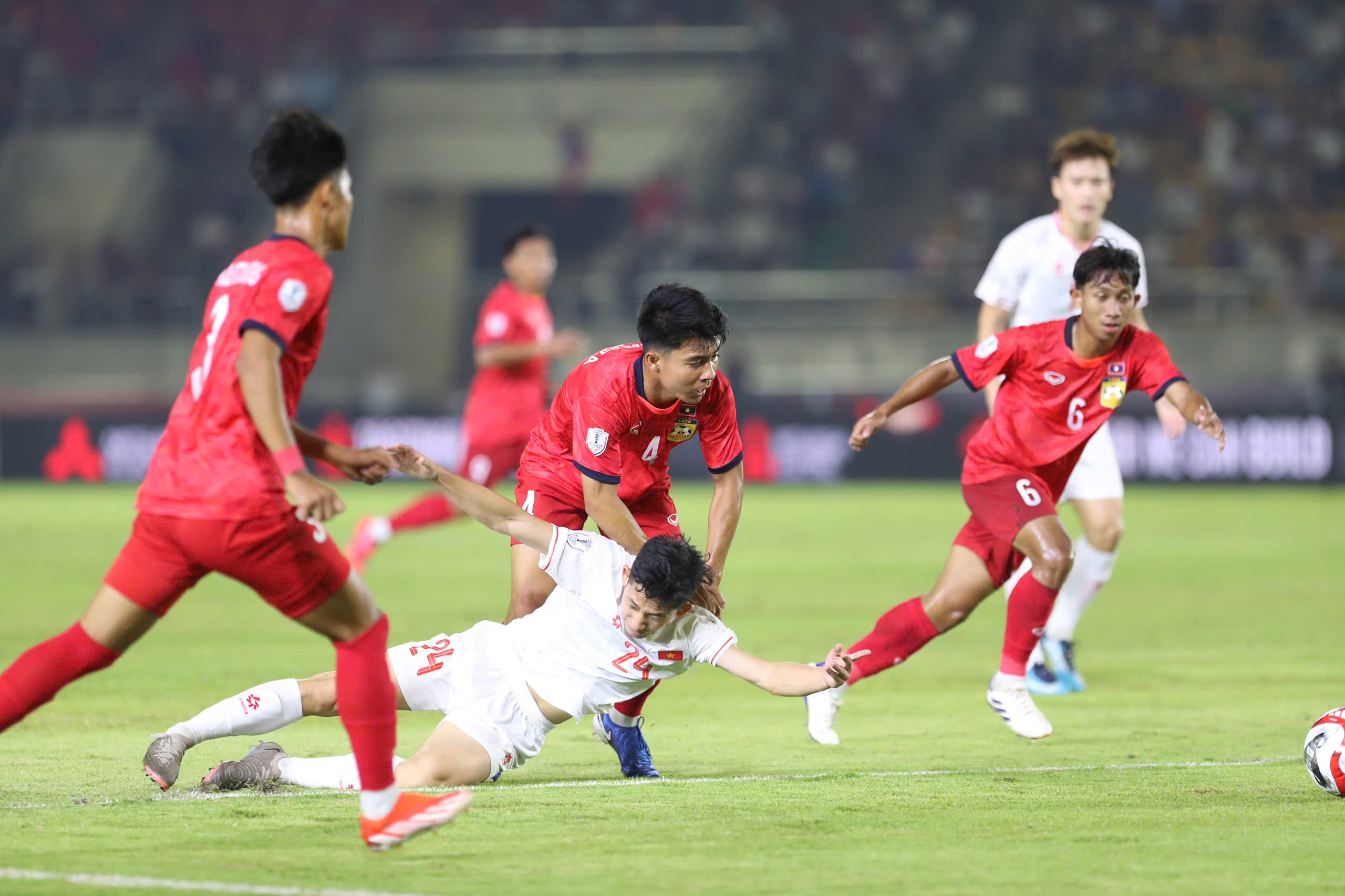 AFF Cup 2024, Indonesia 3-3 Lào: Đội bóng 'triệu voi' gây sốc ở Manahan- Ảnh 2.