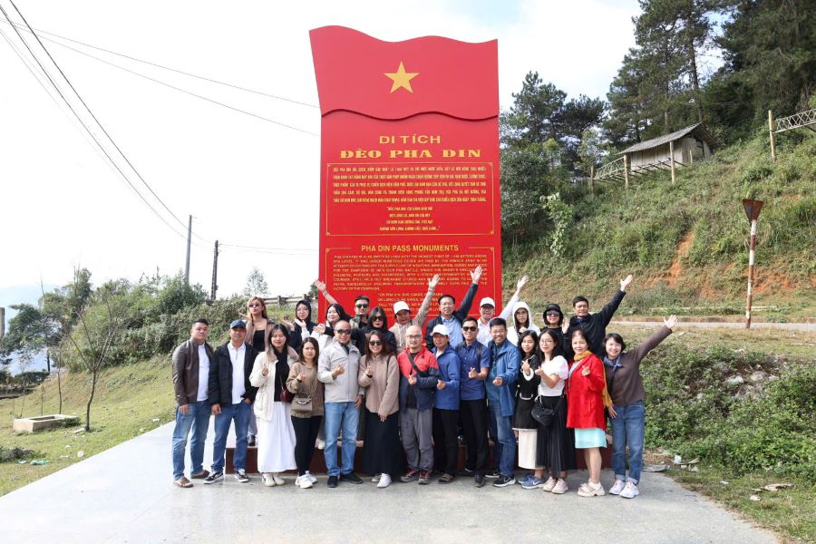 Cục Du lịch Quốc gia Việt Nam tổ chức Famtrip Tây Bắc - Ảnh 2.