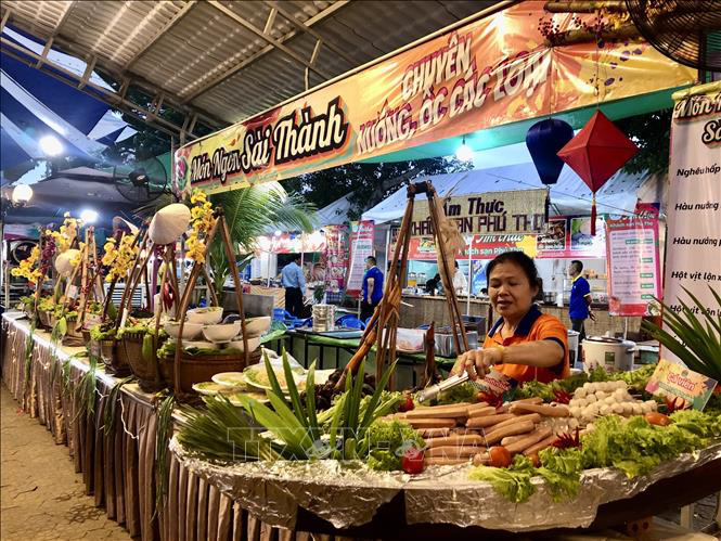 Cuối tuần đến Đầm Sen dự Lễ hội ẩm thực đường phố, ăn Ngũ vị Sài Gòn  - Ảnh 2.