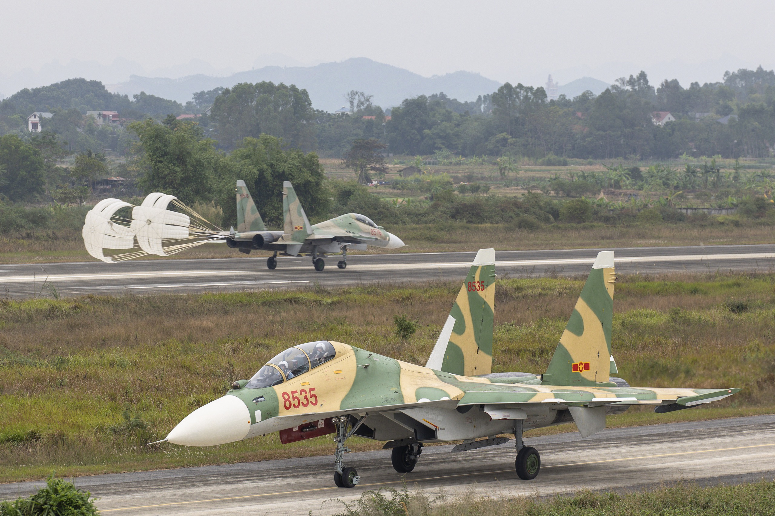 Phi công lái tiêm kích Su-30MK2 quyết tâm đưa hình ảnh Việt Nam vươn tầm thế giới- Ảnh 23.