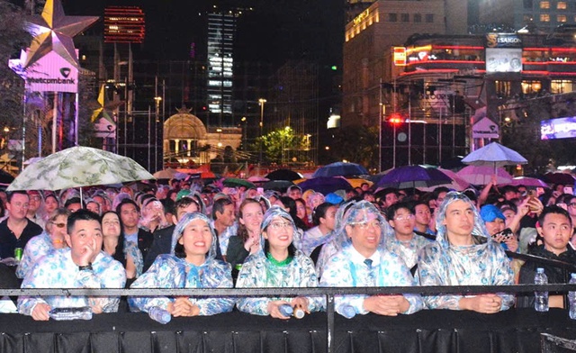 "Bùng nổ" cảm xúc tại đêm Khai mạc Liên hoan âm nhạc Quốc tế TP.HCM lần 4 - “Hò Dô” 2024 - Ảnh 4.