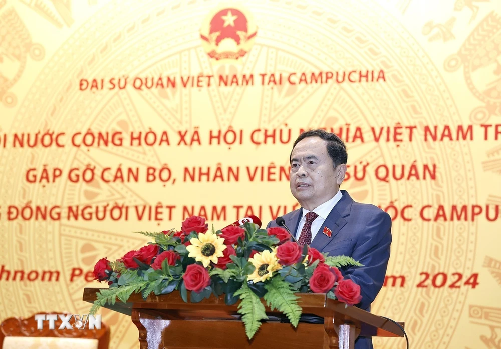 ttxvn_chu_tich_quoc_hoi_tran_thanh_man_gap_go_cong_dong_nguoi_viet_nam_tai_vuong_quoc_campuchia_7720066 (5).jpg