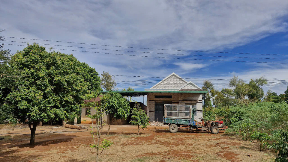 Nhiều ngôi nhà được xây mới khang trang hiện đại