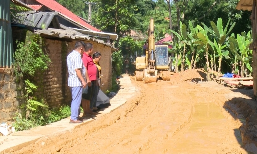 Đầu tư cơ sở hạ tầng ở bản Hán, xã Chiềng Pha (huyện Thuận Châu).