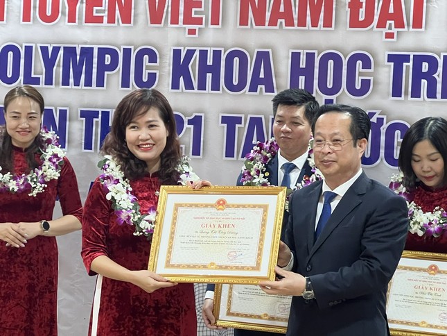 Hà Nội tặng Giấy khen cho học sinh Olympic khoa học trẻ quốc tế ảnh 3