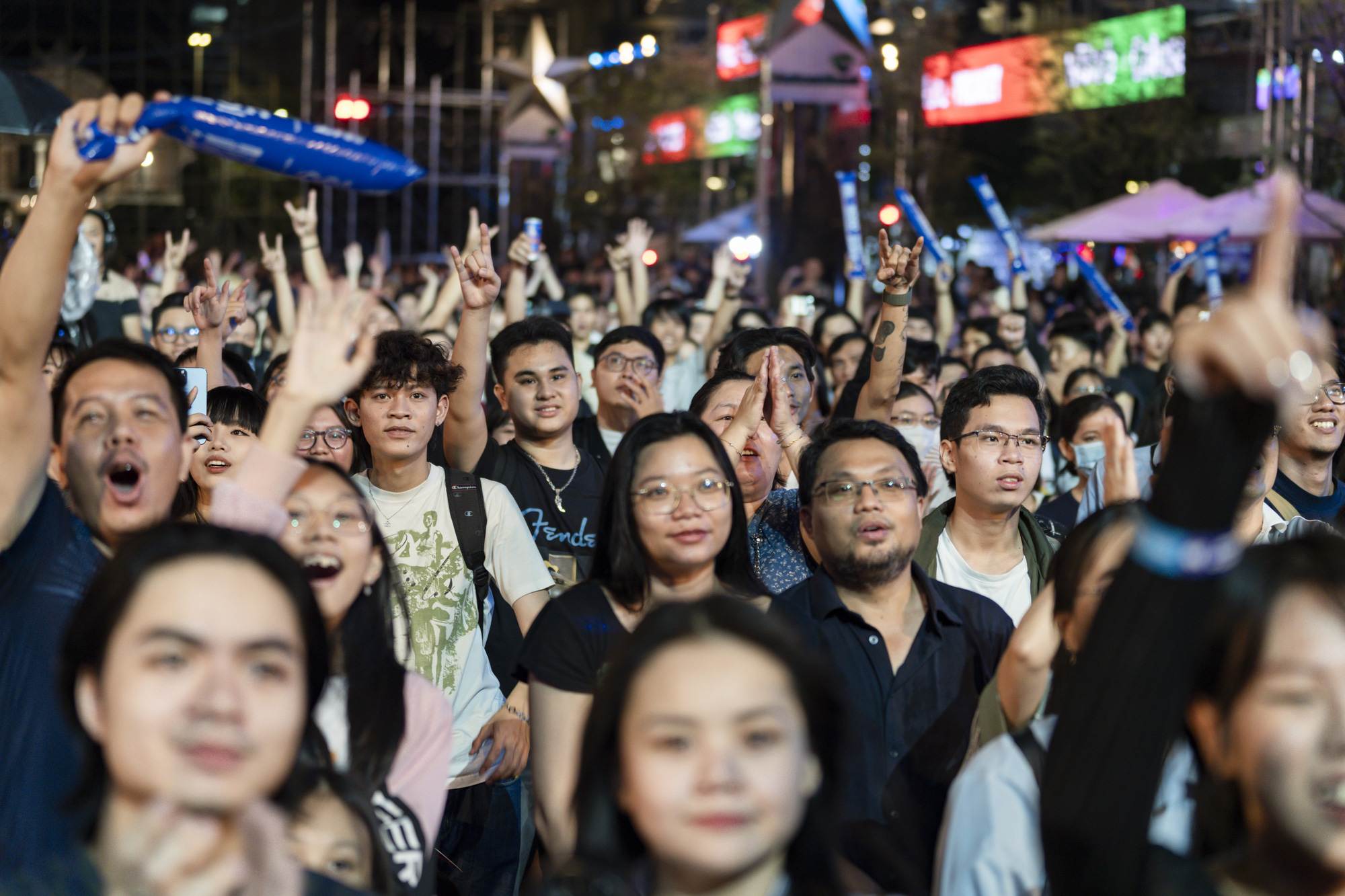 Đi nghe nhạc rock sử dụng đàn tranh, đàn bầu, sáo trúc tại đêm thứ ba Hò Dô 2024 - Ảnh 2.