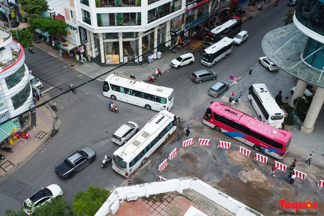 Cấm ô tô trên 29 chỗ vào trung tâm Nha Trang - Ảnh 2.