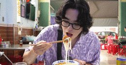 ໂປ້ມືແຂກເກົາຫຼີກິນ bun cha ca.gif