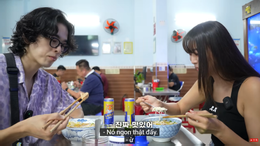 ແຂກເກົາຫຼີກິນເຂົ້າ bun cha ca Da Nang.png