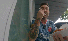 ភ្ញៀវទេសចរណ៍លោកខាងលិចចូលចិត្តអាហារហាណូយនៅទីក្រុង Da Nang 00.gif