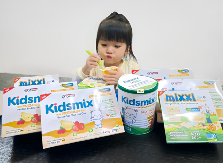 Các bé rất thích thú khi sử dụng các sản phẩm của Kidsmix.