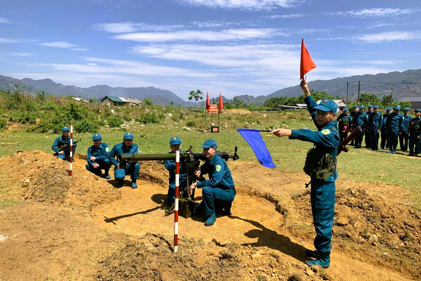 Quân đội sản xuất nhiều vũ khí hỏa lực bộ binh mới- Ảnh 5.