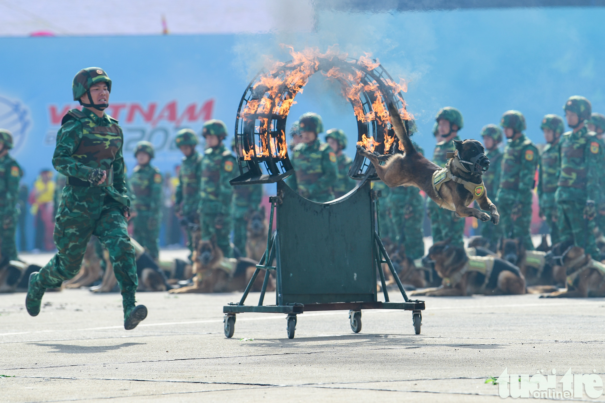 Mãn nhãn hình ảnh lễ khai mạc Triển lãm Quốc phòng quốc tế Việt Nam 2024 - Ảnh 10.