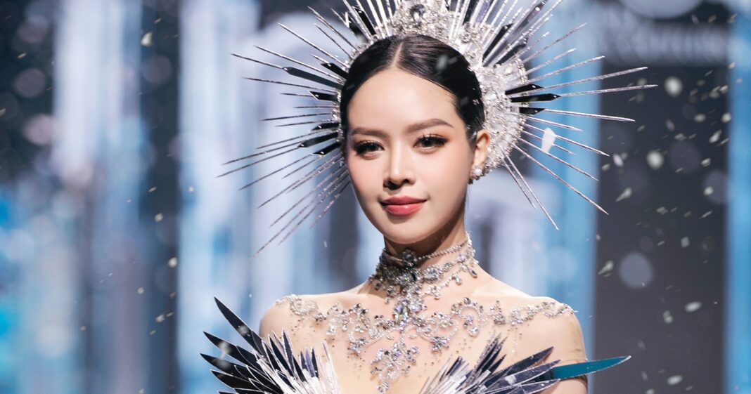 Hoa hậu Thanh Thủy khoe dáng nóng bỏng trên sàn diễn