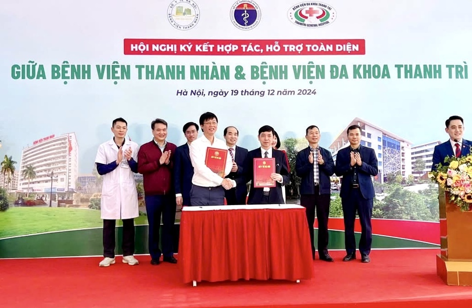 Lãnh đạo Bệnh viện Thanh Nhàn và Bệnh viện đa khoa Thanh Trì thực hiện ký kết hợp tác, hỗ trợ toàn diện.  