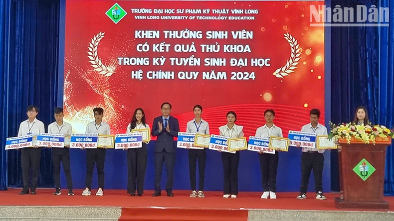 Trường đại học Sư phạm kỹ thuật Vĩnh Long đạt kiểm định tiêu chuẩn trong nước và quốc tế 17 chương trình đào tạo ảnh 3