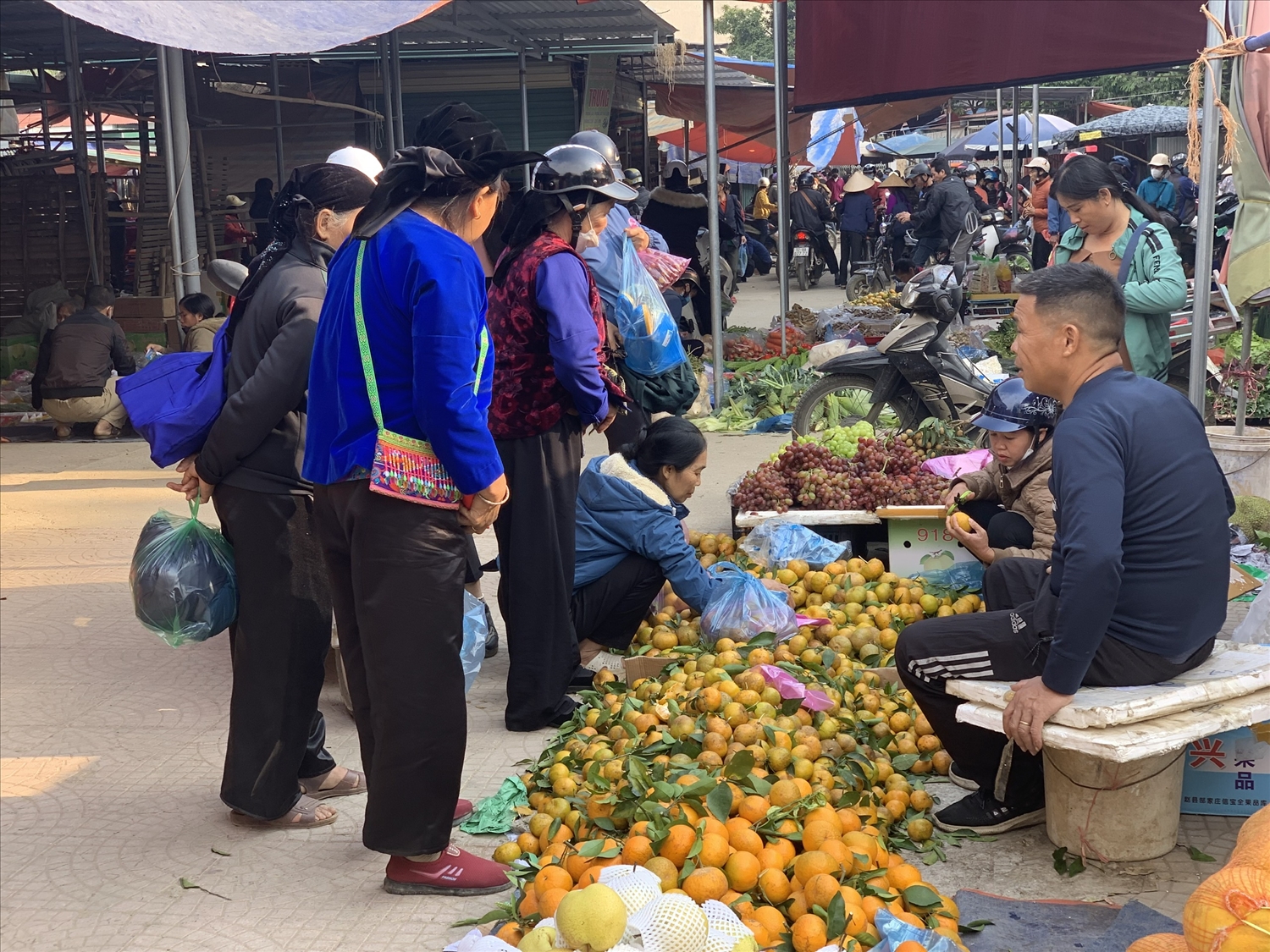 Với nhiều hình thức tuyên truyền, vận động thiết thực đã tạo nên sự đồng thuận của các tầng lớp Nhân dân trên địa bàn huyện, cùng chung tay thực hiện công tác giảm nghèo