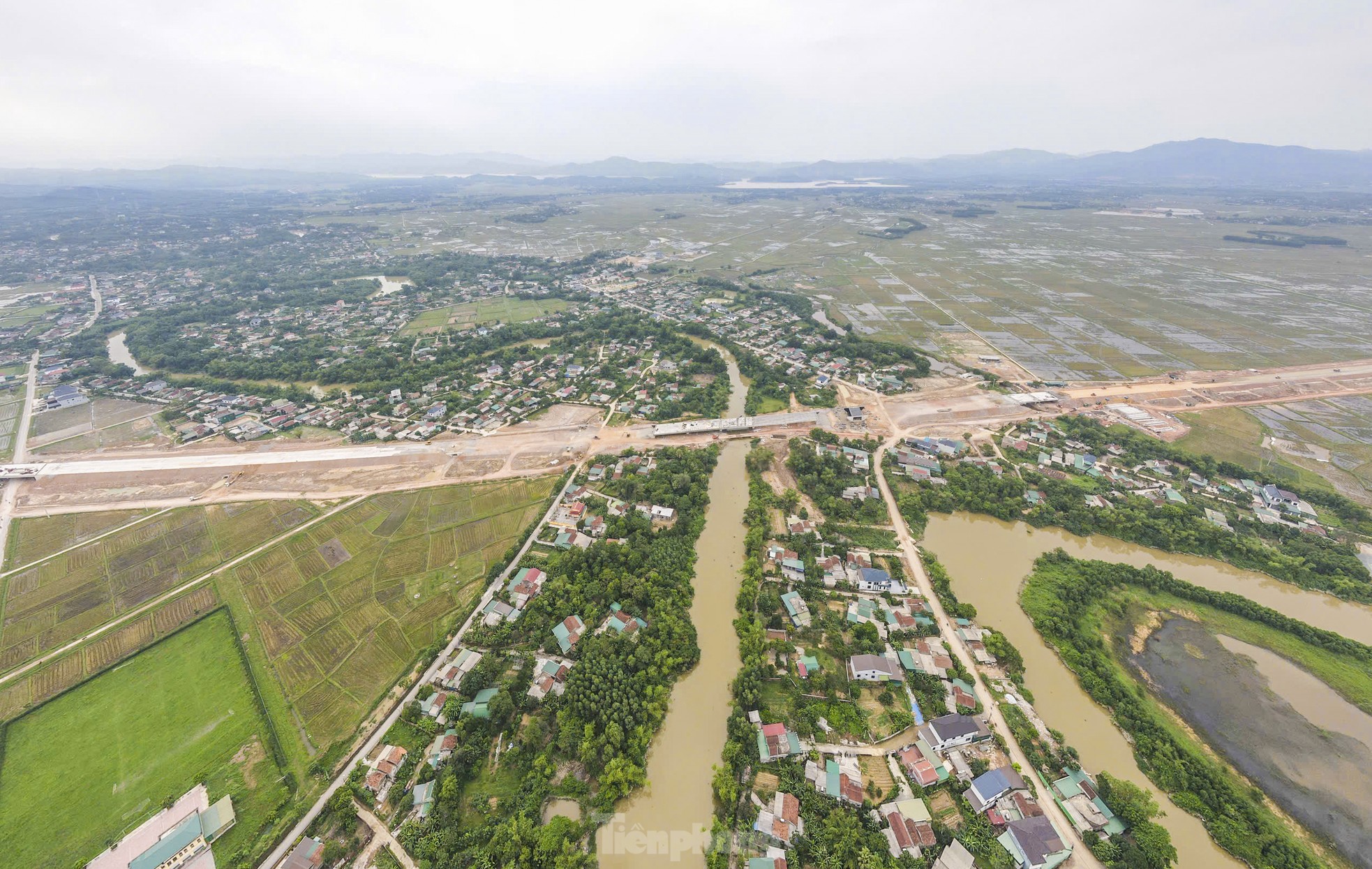 Hình hài tuyến cao tốc hơn 100km qua Hà Tĩnh sắp hoàn thành ảnh 19