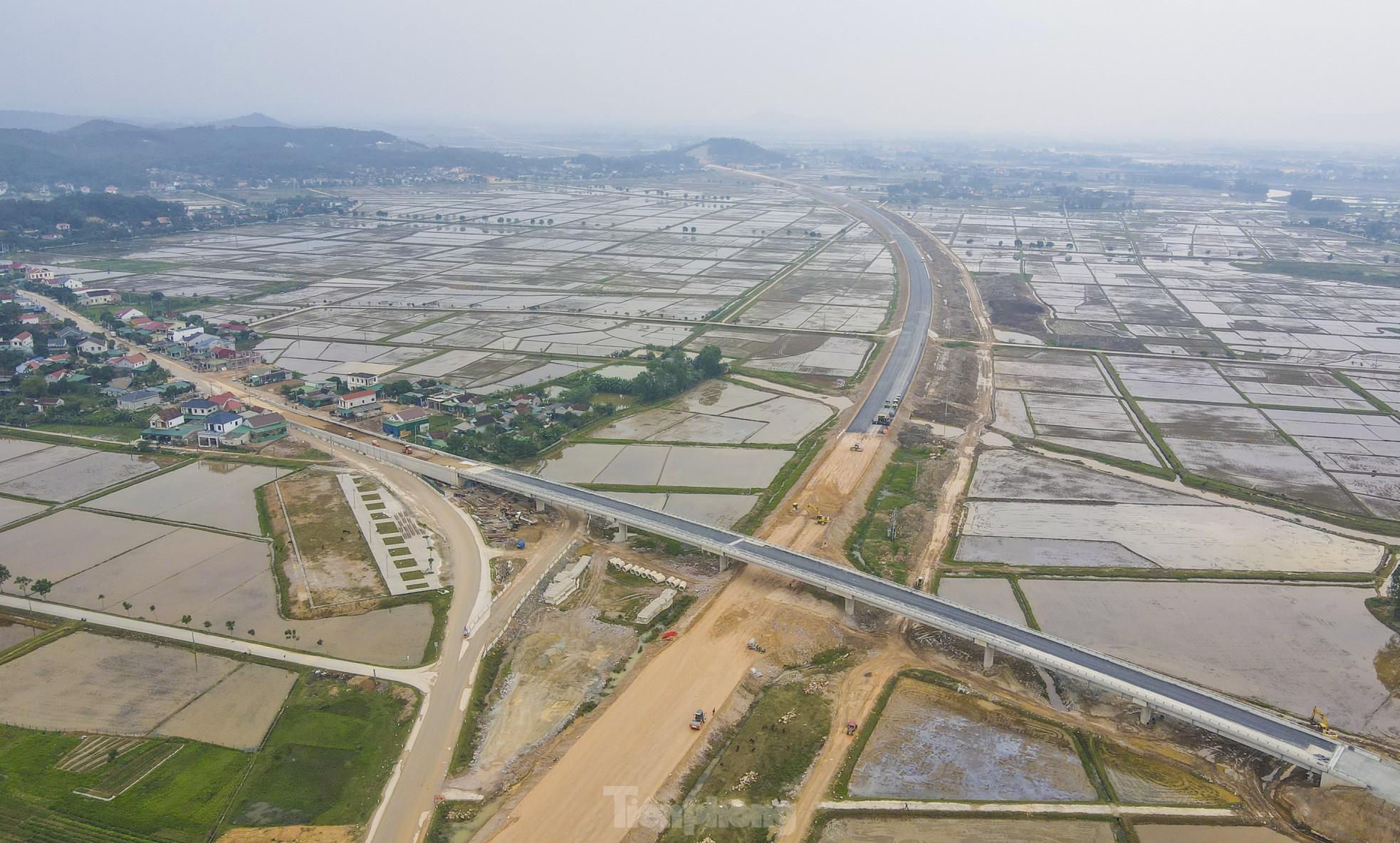 Hình hài tuyến cao tốc hơn 100km qua Hà Tĩnh sắp hoàn thành ảnh 22