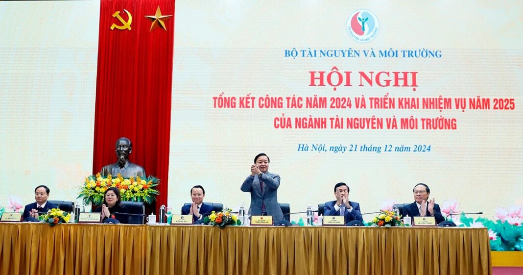 Phó Thủ tướng Chính phủ Trần Hồng Hà dự Hội nghị tổng kết năm 2024 và triển khai nhiệm vụ năm 2025 của Ngành Tài nguyên và Môi trường