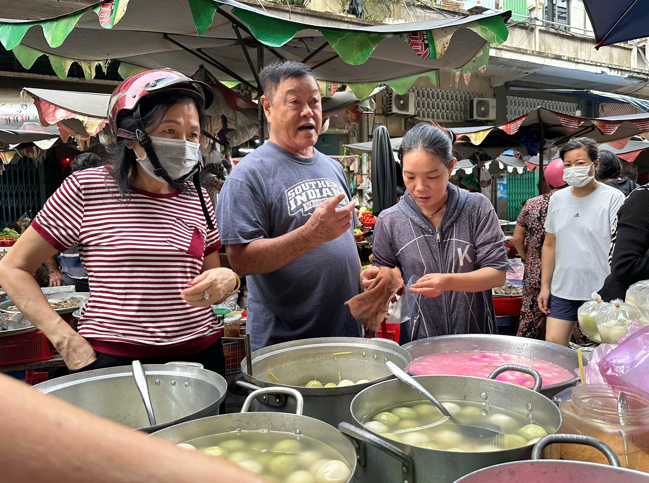 Vì sao sáng nay nhiều người đổi nghề... bán chè trôi nước ở Chợ Lớn, khách vây kín?- Ảnh 14.