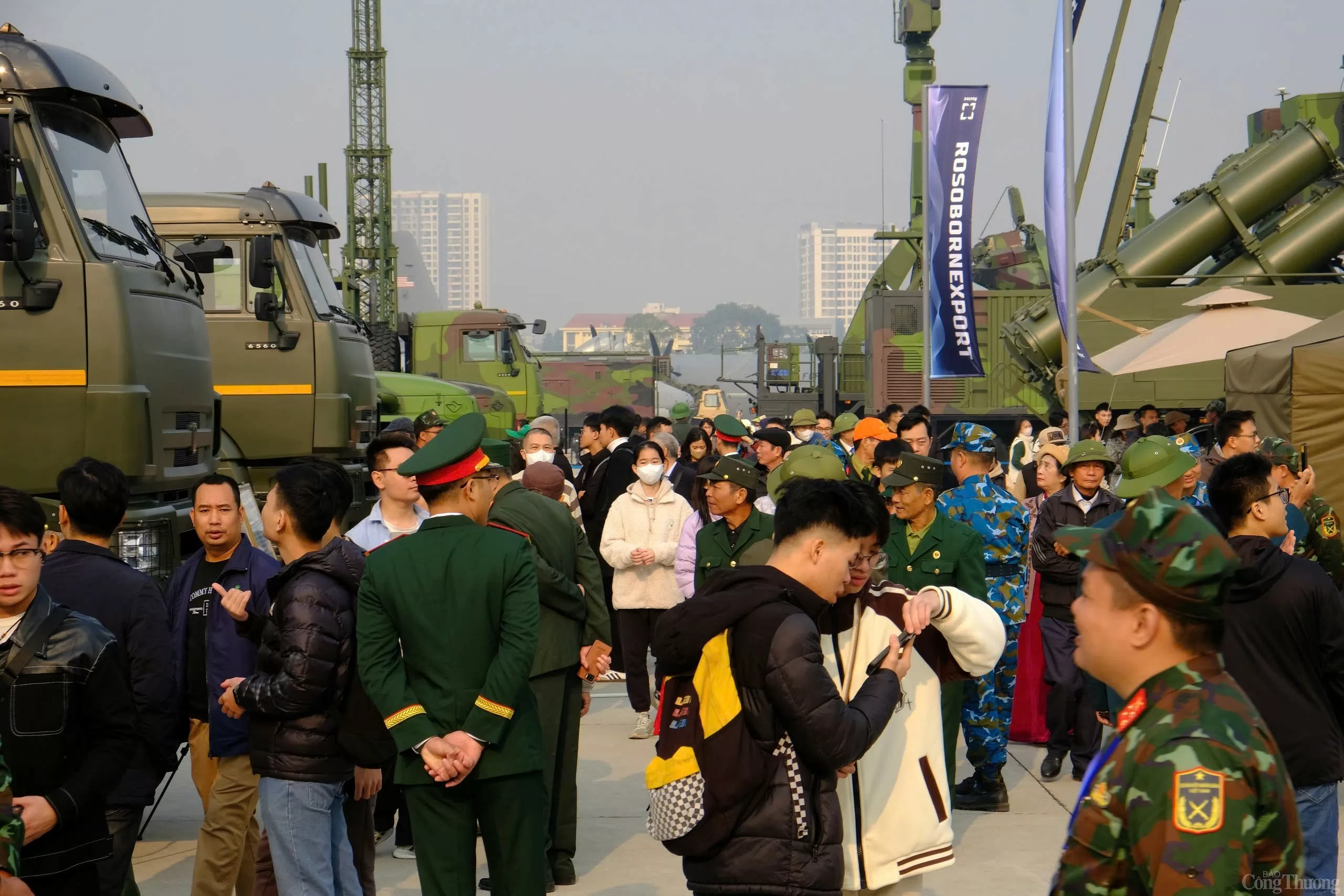 Hàng ngàn người ‘đổ về’ Triển lãm Quốc phòng quốc tế Việt Nam 2024