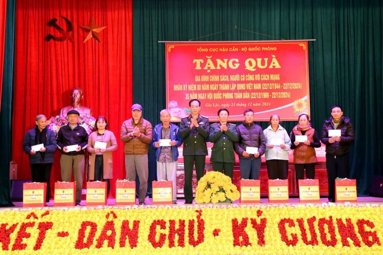 Tổng cục Hậu cần bàn giao “Nhà tình nghĩa” tặng vợ liệt sĩ Phạm Đăng Thư ảnh 4