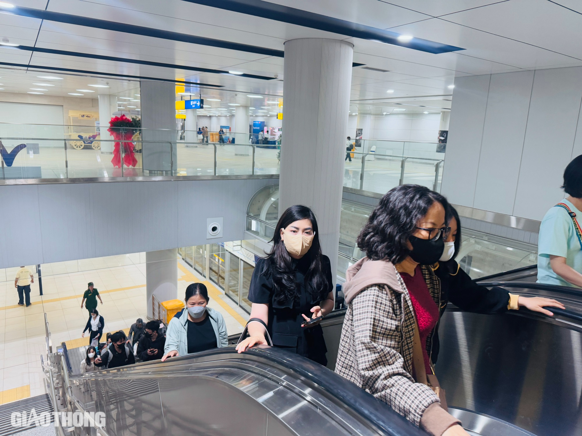 Ngày đi làm, đi học đầu tiên bằng metro, người dân TP.HCM chia sẻ gì?- Ảnh 4.