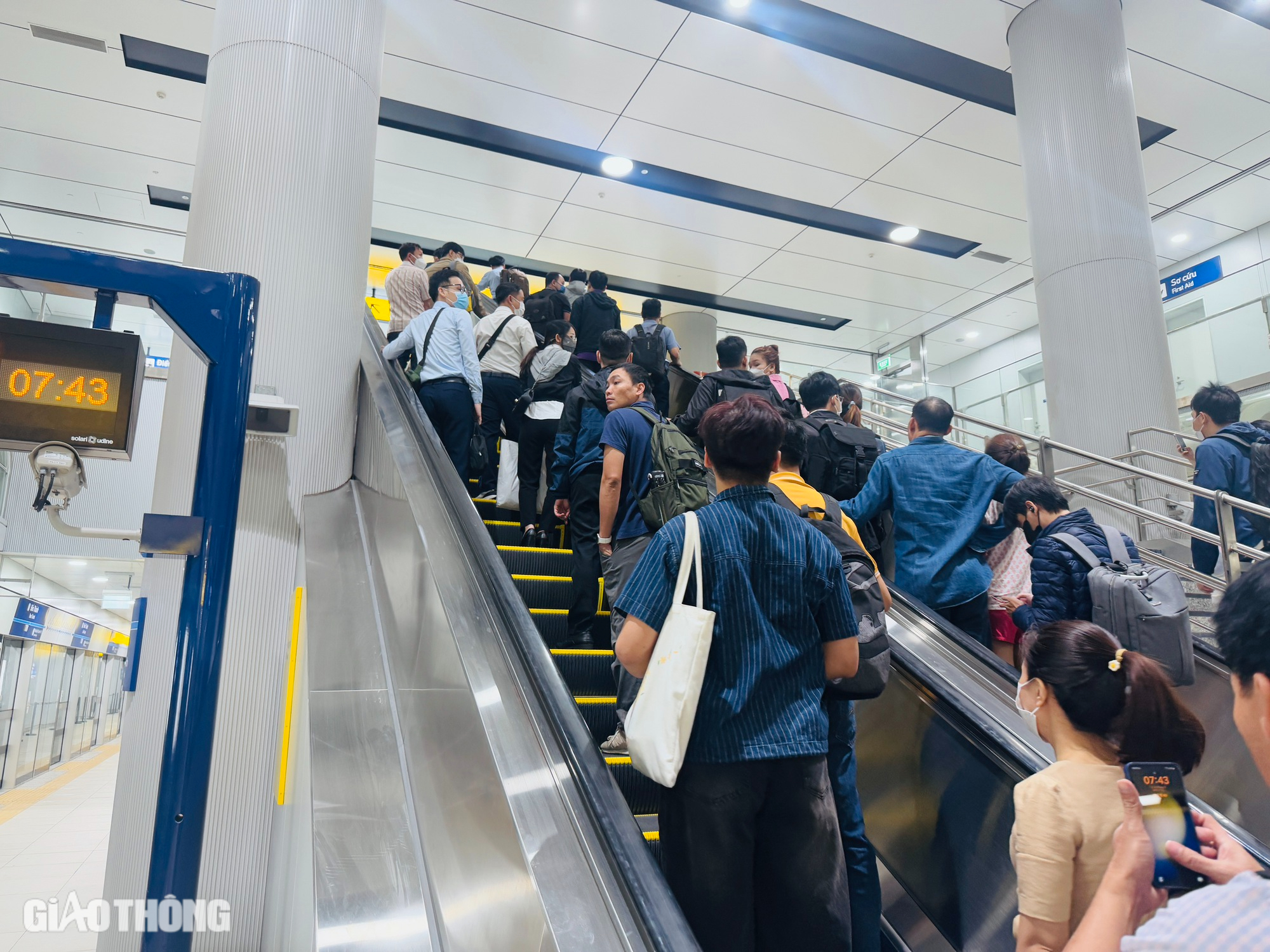 Ngày đi làm, đi học đầu tiên bằng metro, người dân TP.HCM chia sẻ gì?- Ảnh 10.