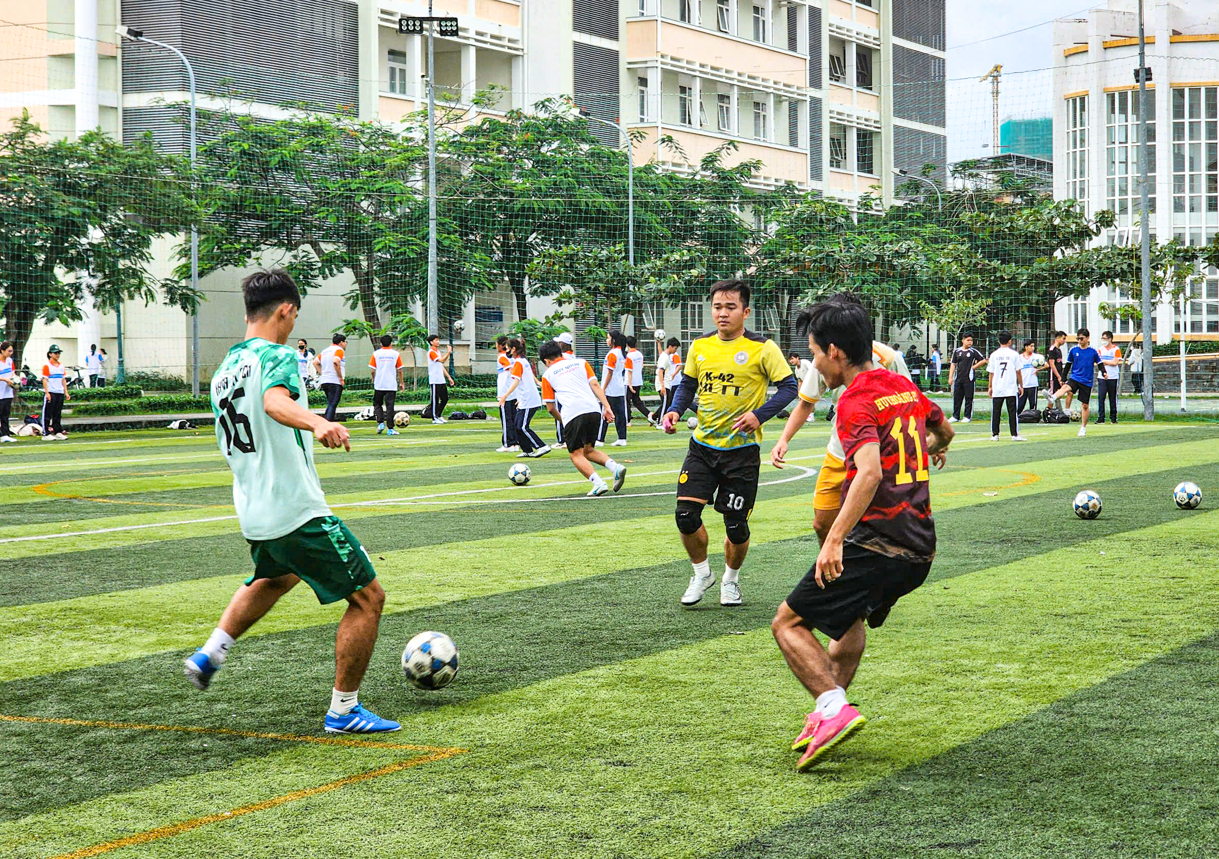 Tân binh Trường ĐH Quy Nhơn chơi hết mình, hứa hẹn mang đến nhiều bất ngờ- Ảnh 2.