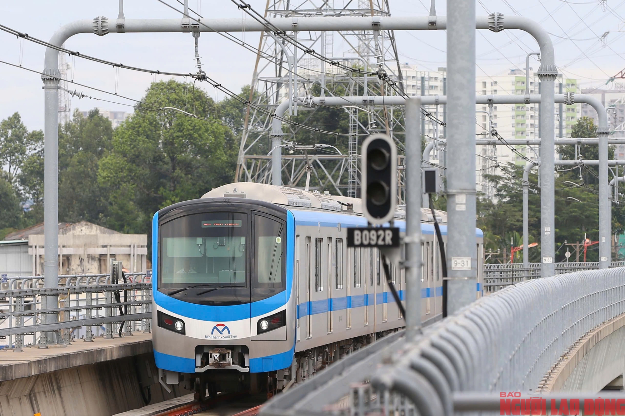 Giới trẻ TP HCM sau 1 ngày bỏ xe máy, chọn metro để đi học, đi làm- Ảnh 15.