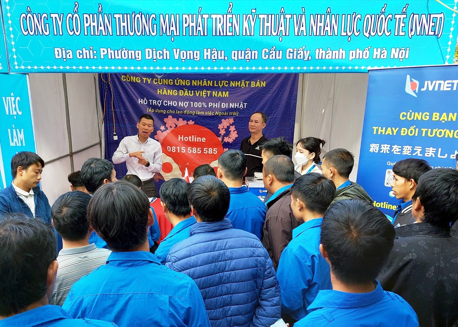 Doanh nghiệp tư vấn, giới thiệu việc làm cho người lao động huyện Đồng Văn tại Hội chợ việc làm