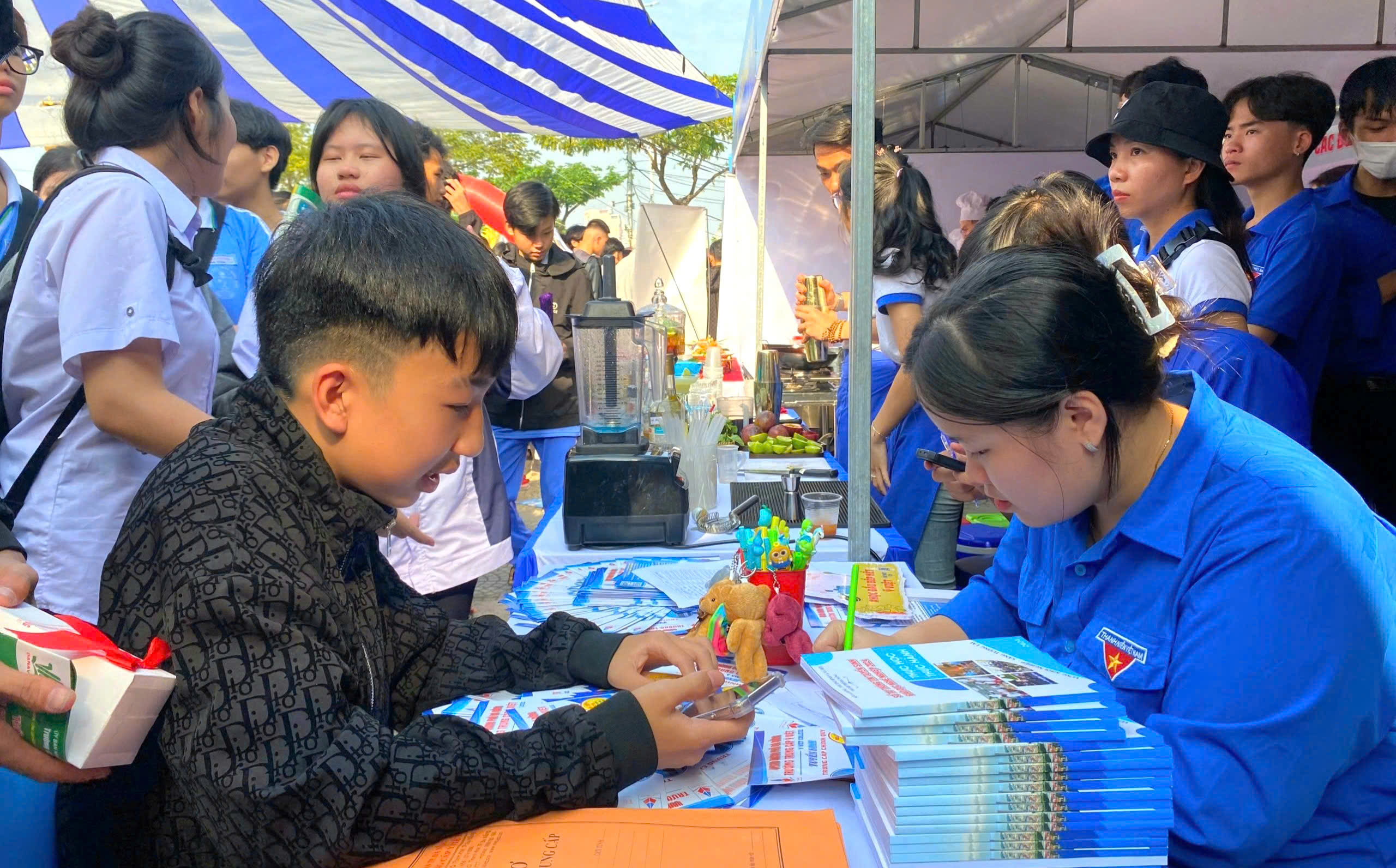 Chủ tịch HĐND Đà Nẵng: Trường dạy sửa ô tô đời 2000, dân đi thế hệ mới!- Ảnh 2.