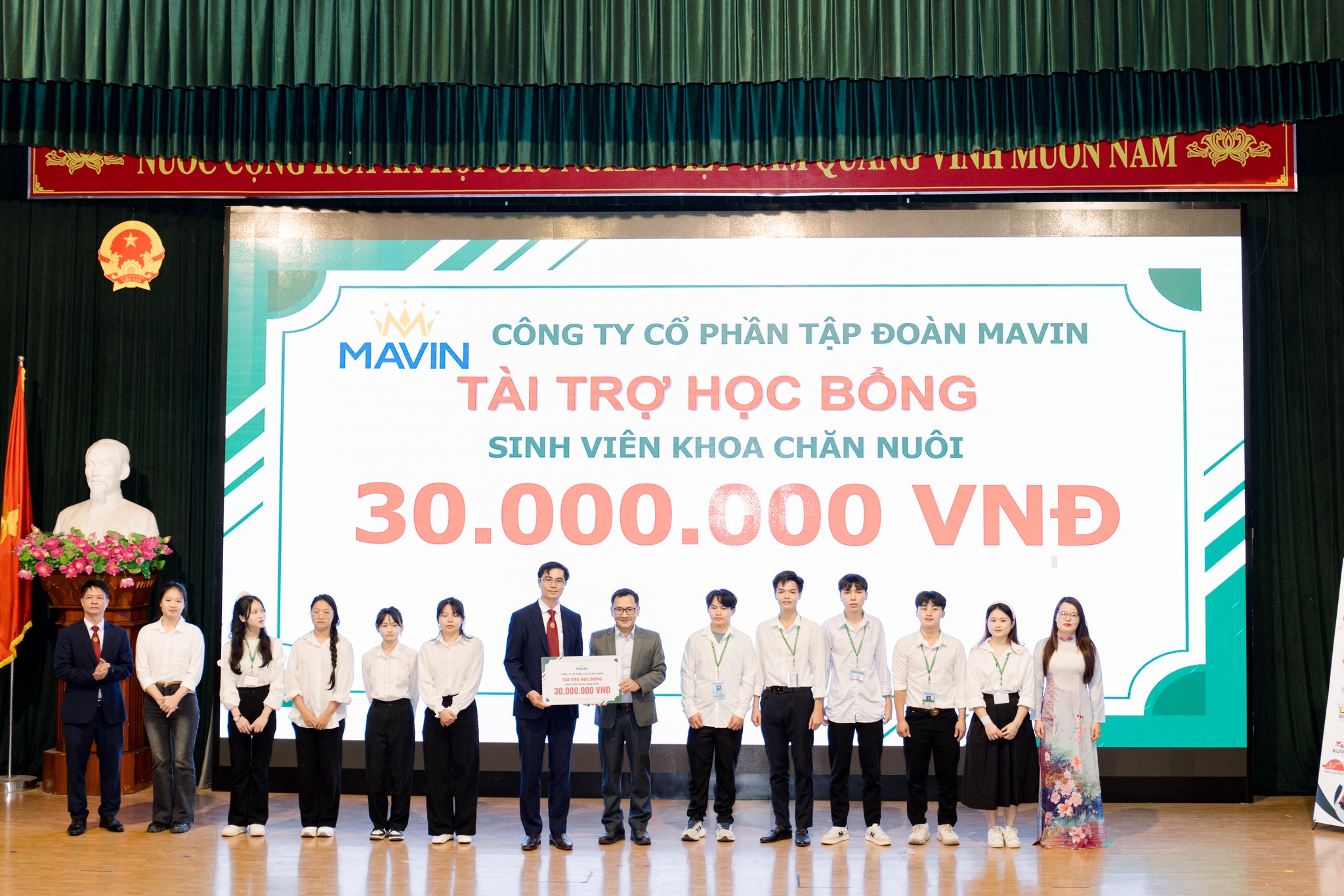 Mavin trao học bổng cho sinh viên nghèo vượt khó- Ảnh 2.