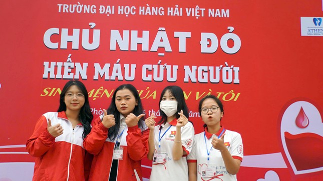 Sinh viên Đại học Hàng hải Việt Nam hiến máu cứu người dịp cận Tết ảnh 8