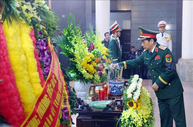 Đoàn đại biểu Quân uỷ Trung ương Bộ Quốc phòng do Đại tướng Phan Văn Giang, Bộ trưởng Bộ Quốc phòng dẫn đầu vào viếng