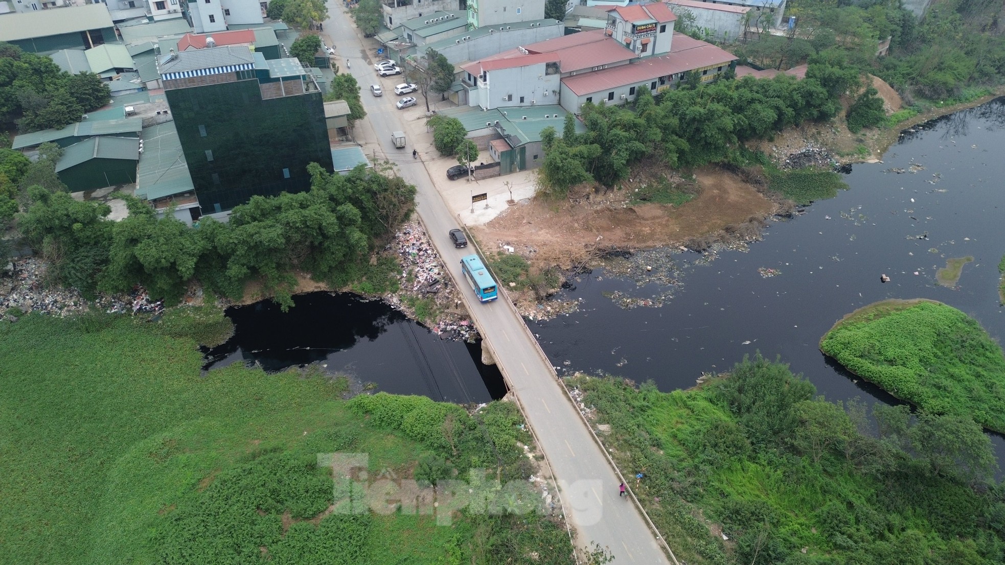 Hà Nội: Cận cảnh nước thải đen kịt đổ vào sông Đáy ảnh 3