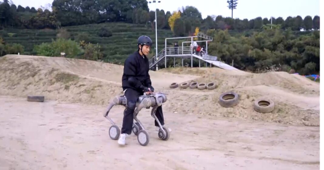 Robot chó đầu tiên trên thế giới có thể chở người