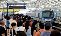 Hơn 530.000 lượt khách trong 6 ngày vận hành Metro 1