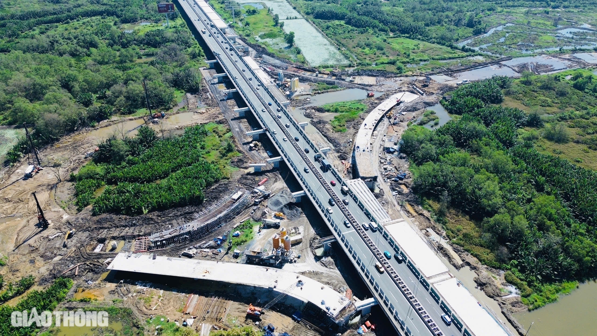 Xuyên lễ, xuyên Tết thi công Vành đai 3 TP.HCM, thông xe 15km cầu cạn năm 2025- Ảnh 4.