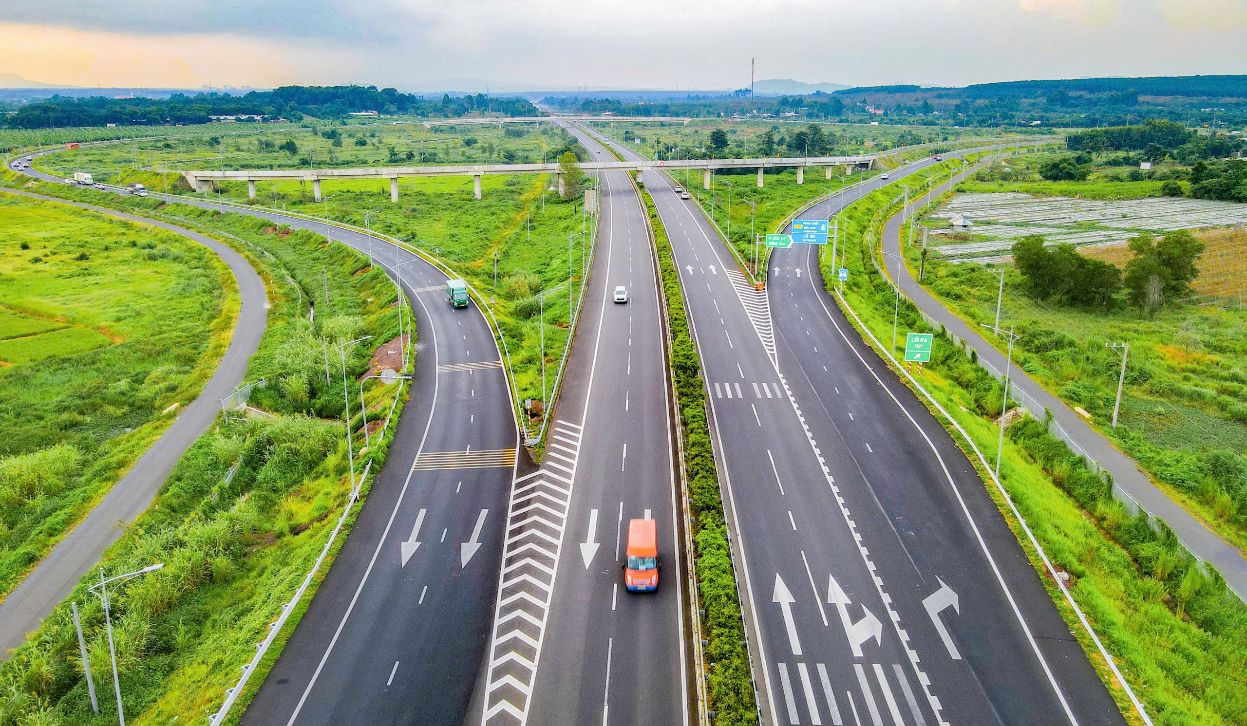 Ngăn nguy cơ thiếu giao thông kết nối sân bay Long Thành: Tăng tốc triển khai quy hoạch- Ảnh 4.