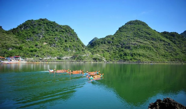 Hàng trăm mẫu đất hóa thành hồ nước khổng lồ chỉ trong một đêm: Sau tiếng động lớn, nó biến mất bí ẩn! - Ảnh 5.