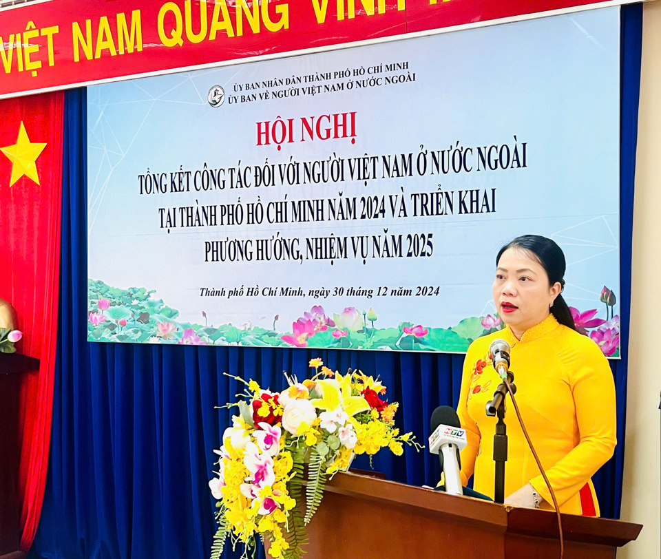 Chủ nhiệm Ủy ban về NVNƠNN TP Hồ Chí Minh Vũ Thị Huỳnh Mai tiếp thu ý kiến chỉ đạo.